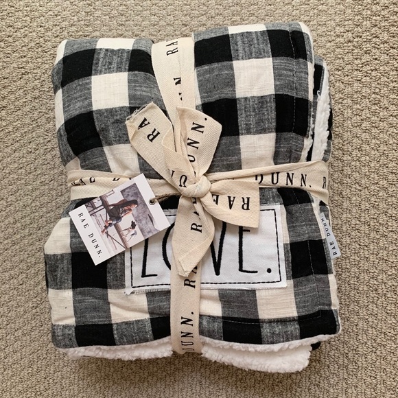 Rae Dunn Other - 🆕 Rae Dunn “LOVE” sherpa throw blanket